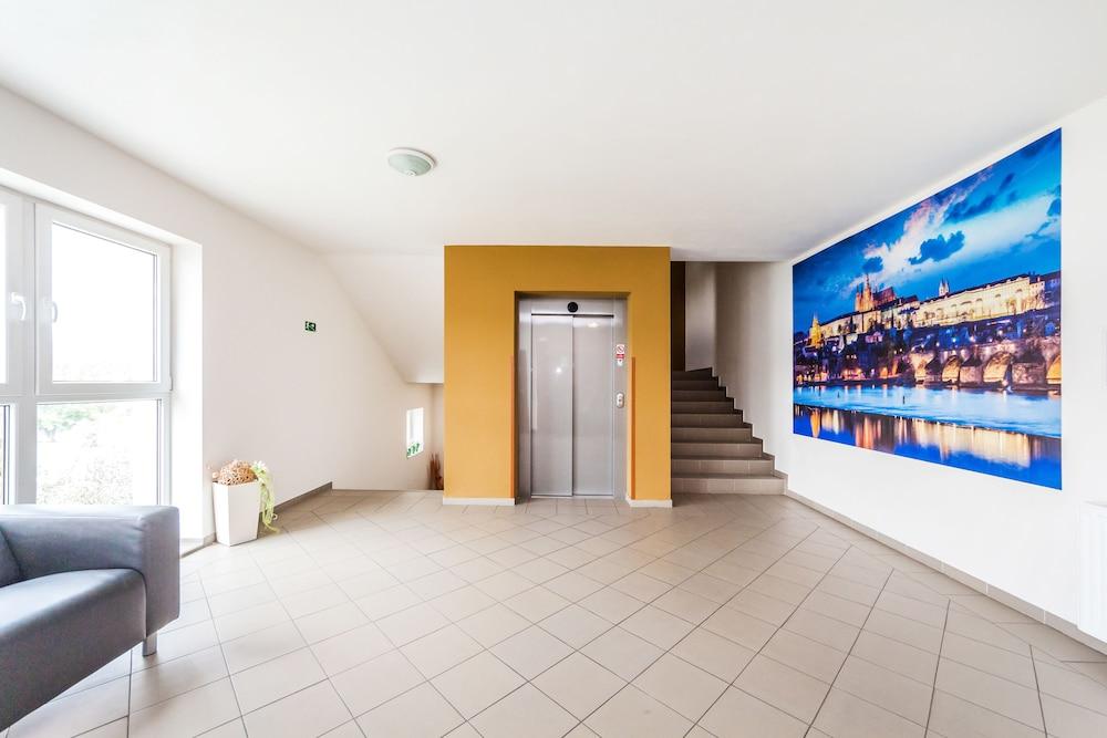 Nad Kralovnou & Restaurant Hotel Prague