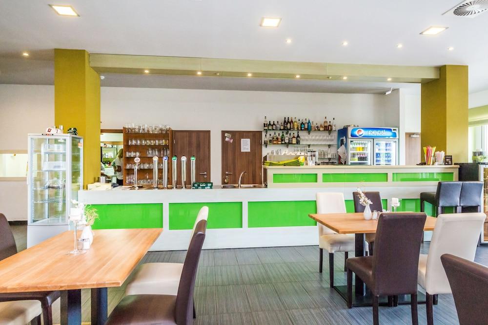 Nad Kralovnou & Restaurant 3* Prague