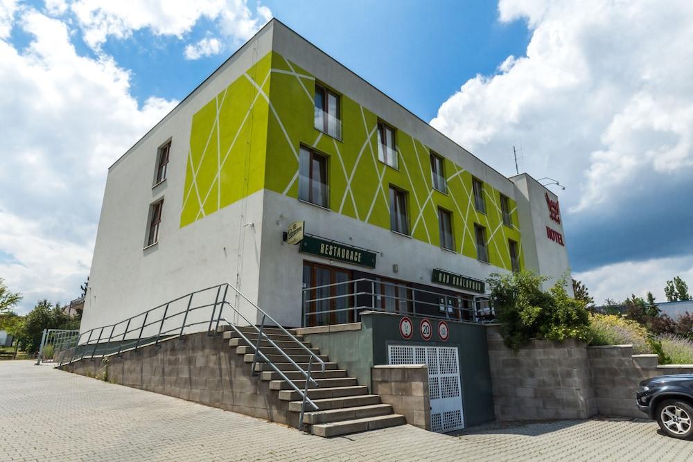 Nad Kralovnou & Restaurant Hotel