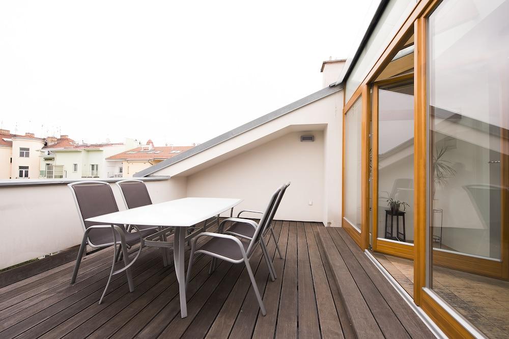 Downtown Kodanska 4* Prague