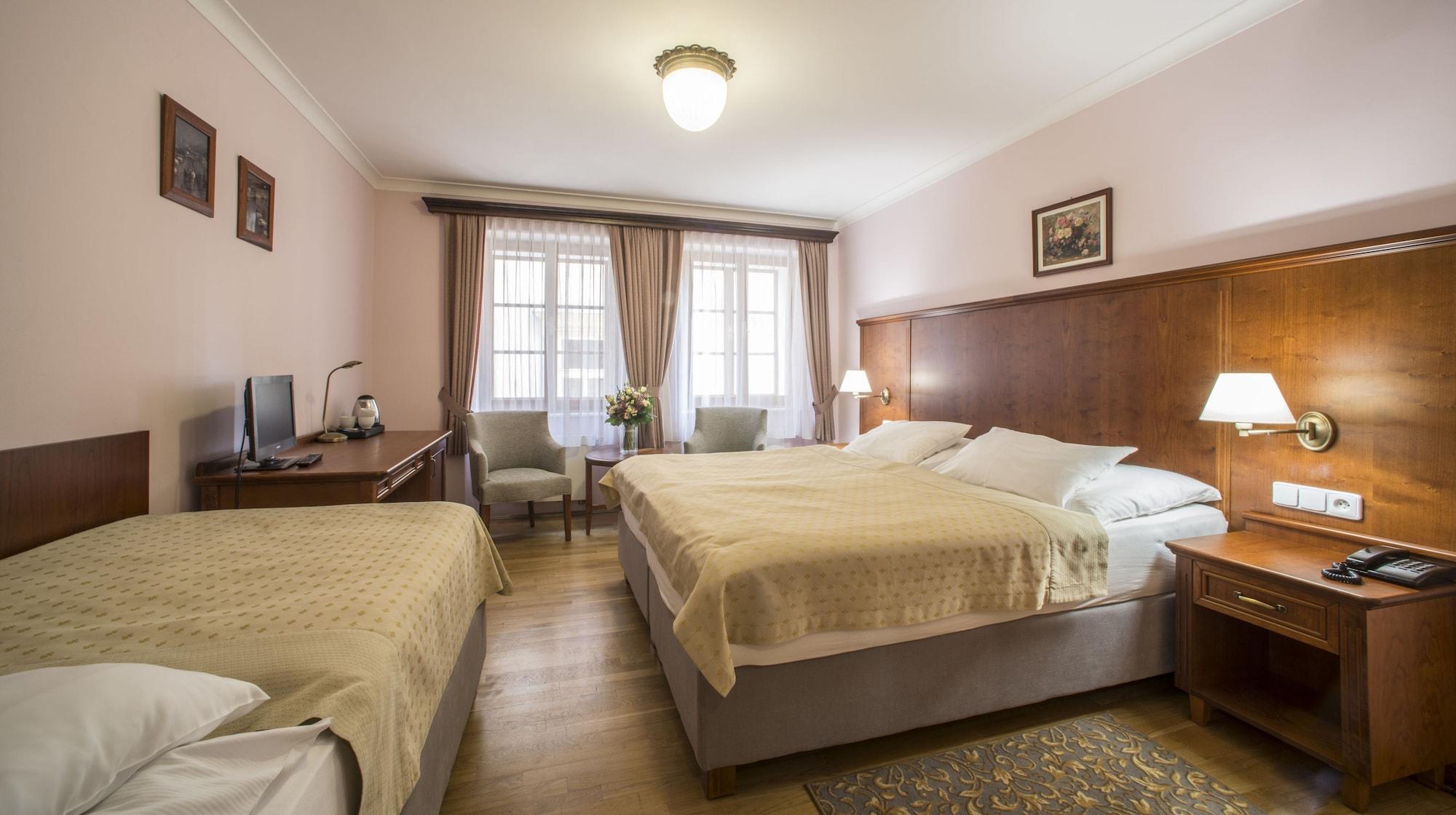 Hotel Cerny Slon 4*