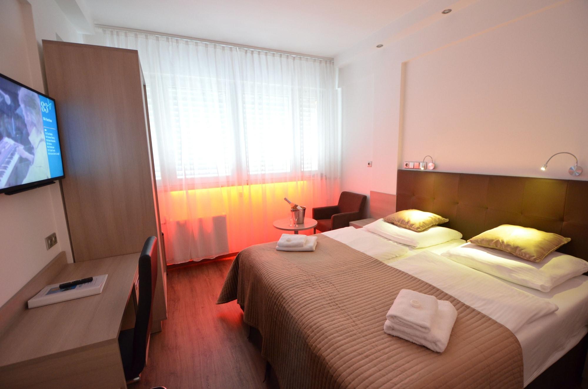 Hotel Aura Design & Garden Pool