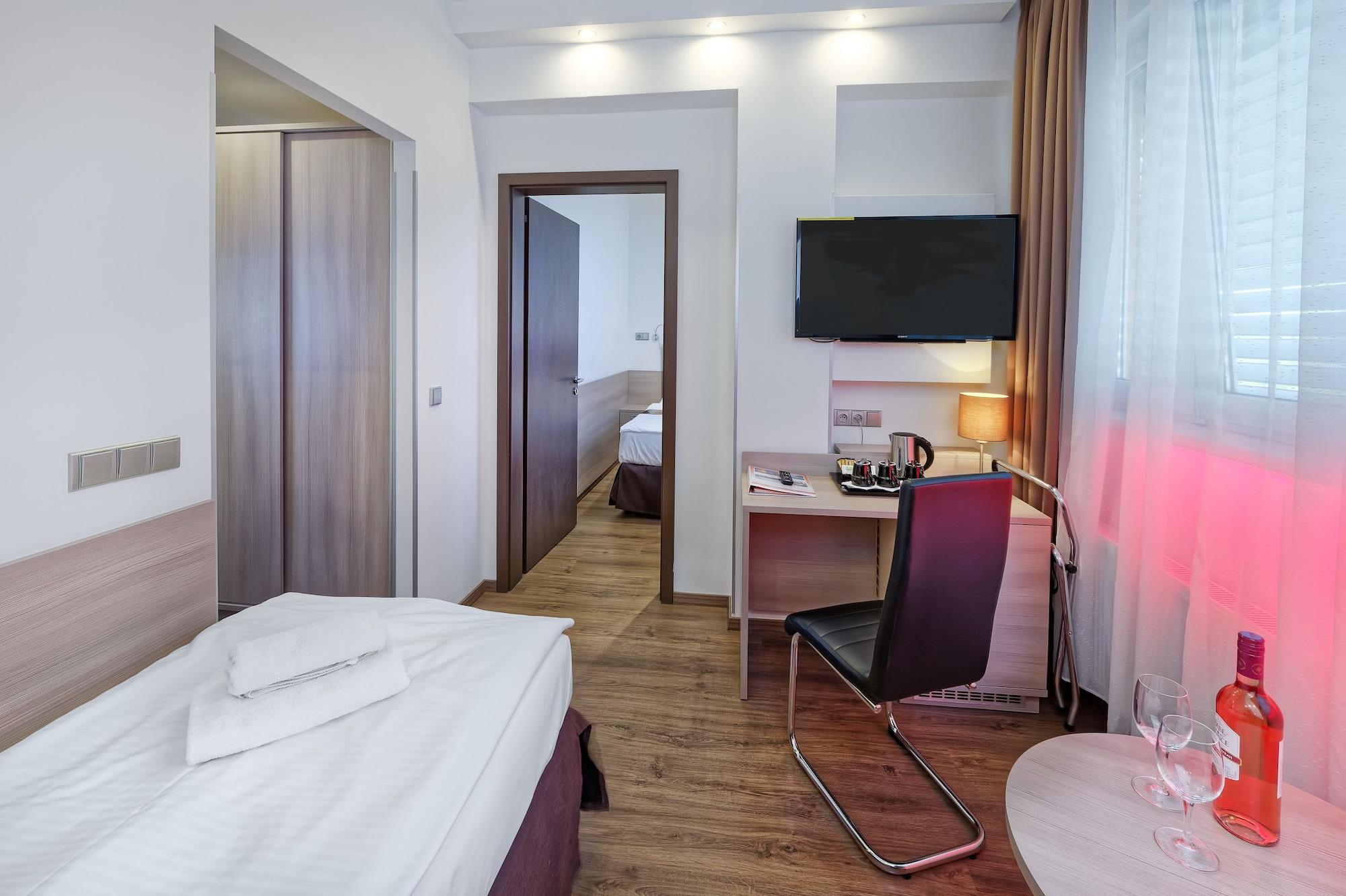 Hotel Aura Design & Garden Pool 3*