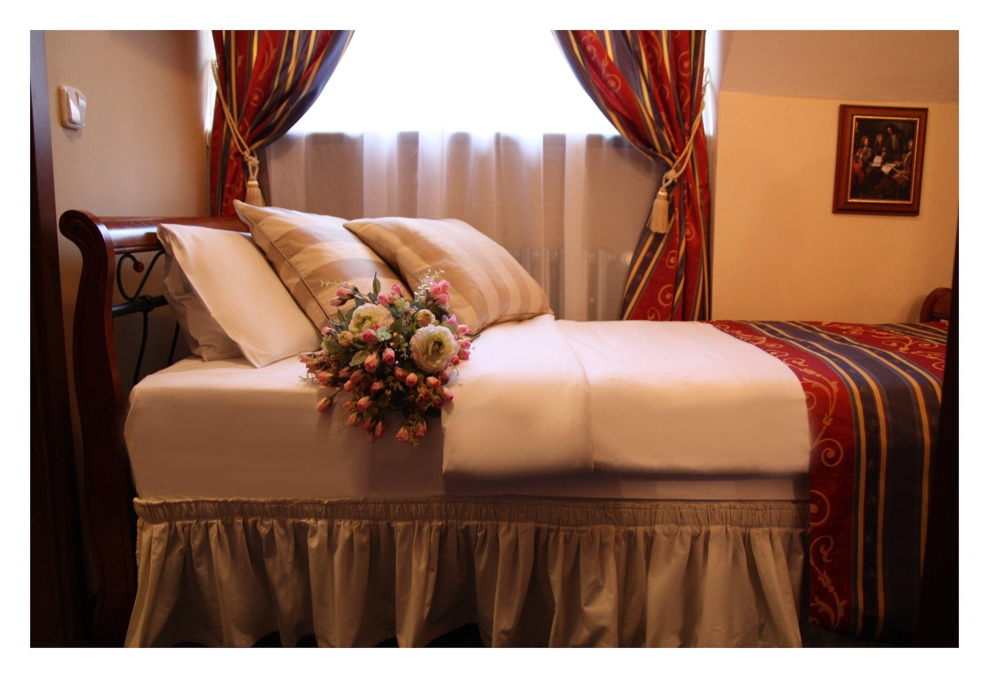 Golden Age Otel