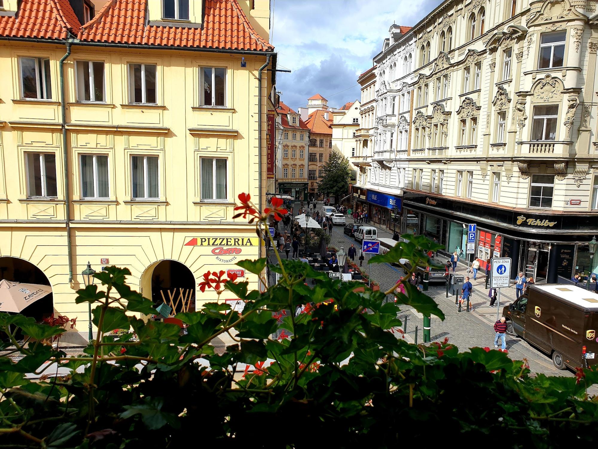 Otel Golden Age