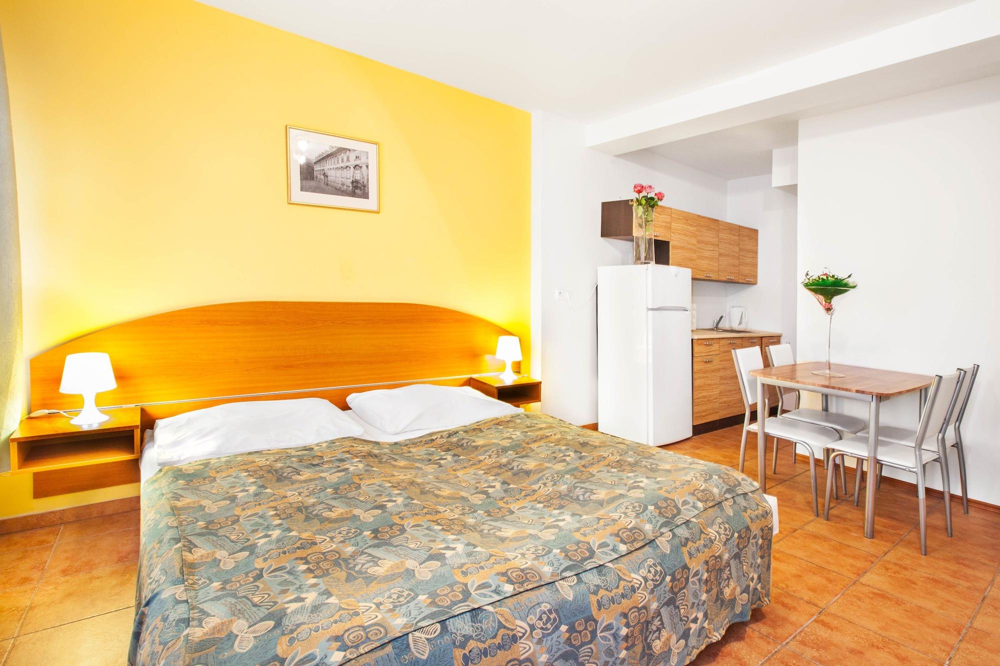 House Zizkov 3*