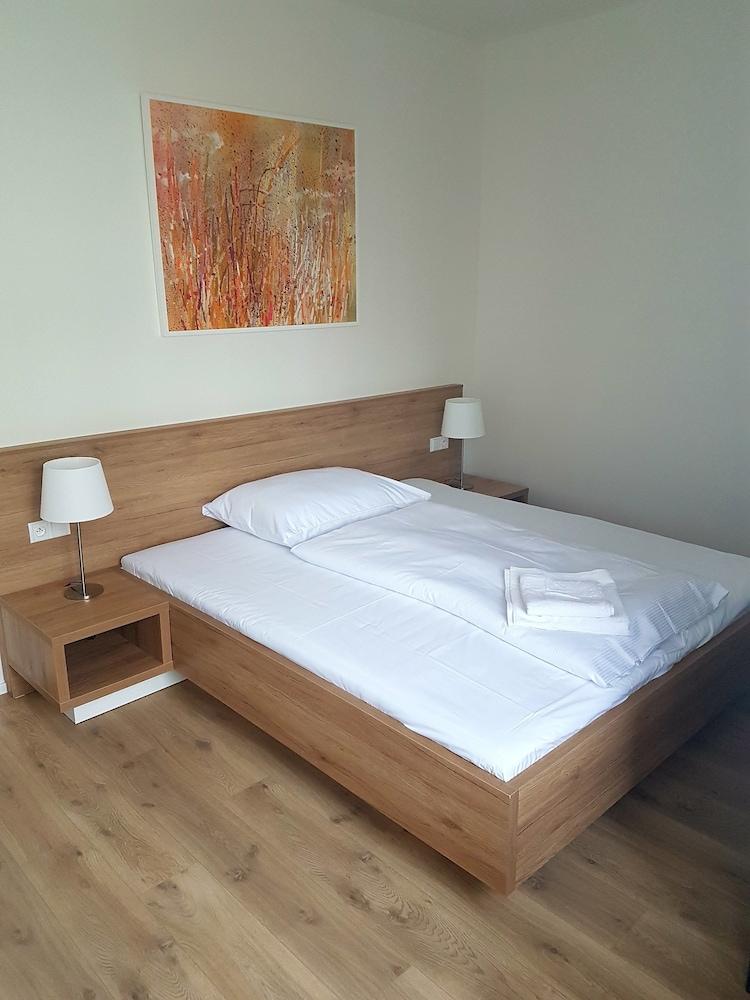 Apartment Downtown Belohorska *