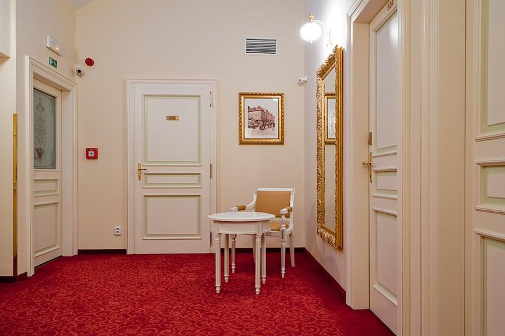 Alqush Downtown Hotel Prague