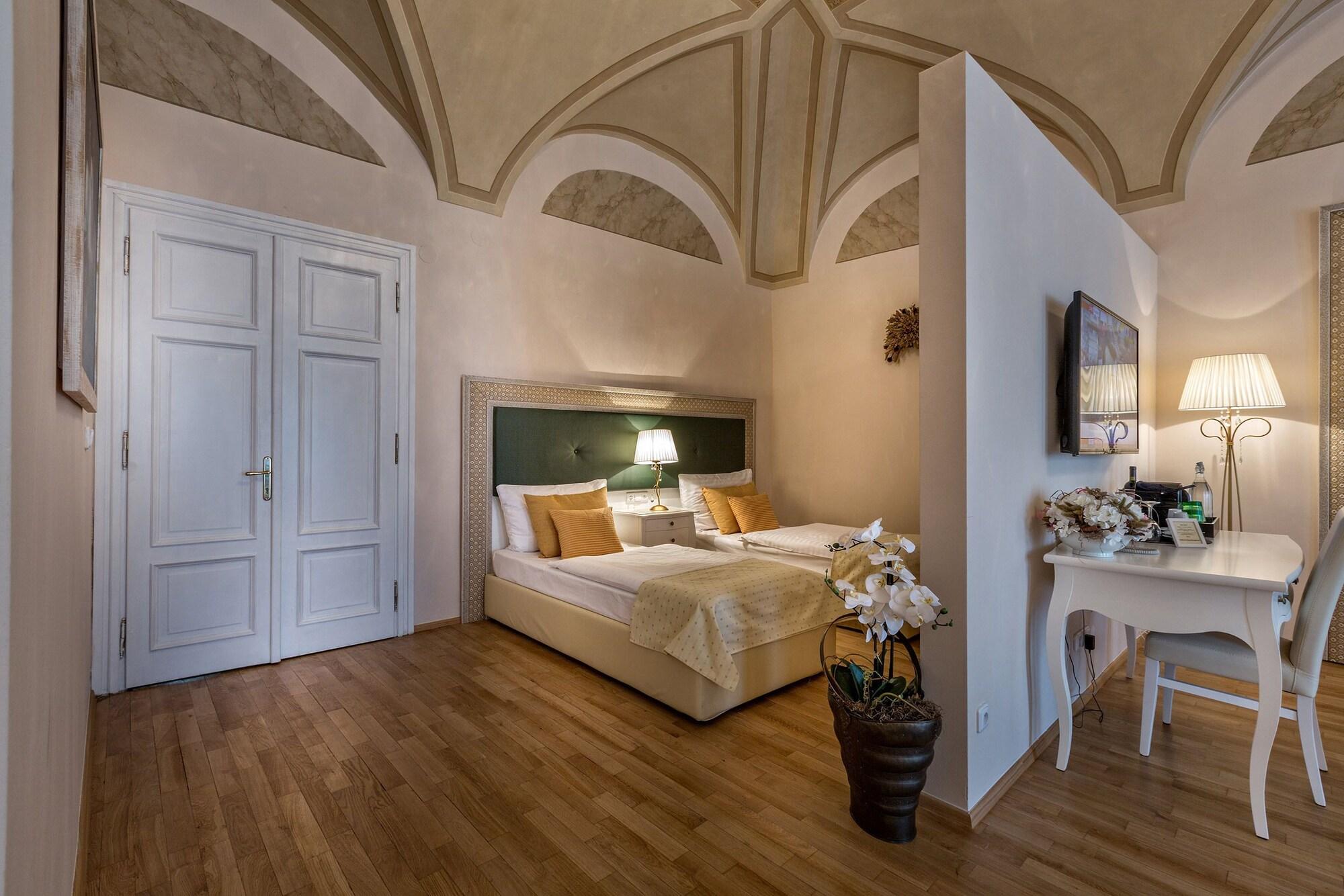 Little King U Malvaze Hotel 4*