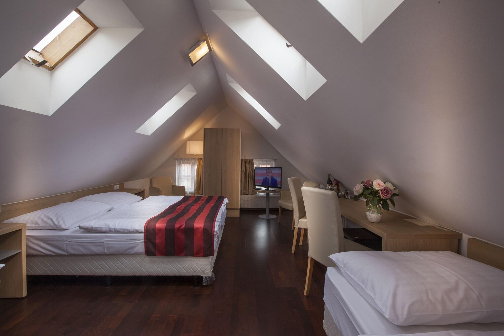 Little King U Malvaze Hotel 4*