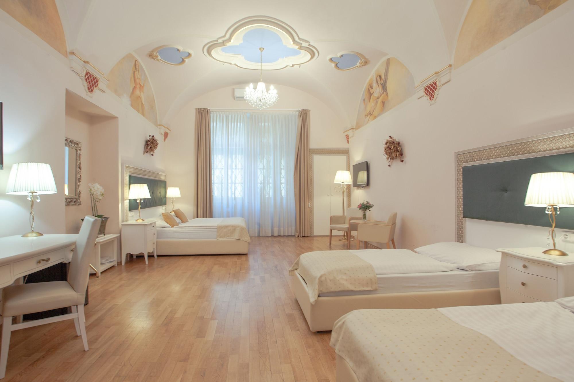 Little King U Malvaze Hotel 4*