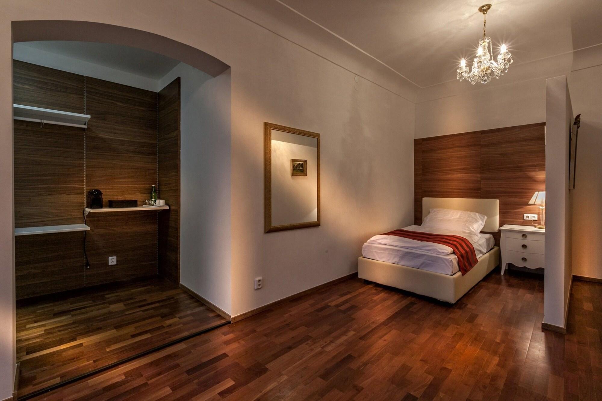Hotel Little King U Malvaze