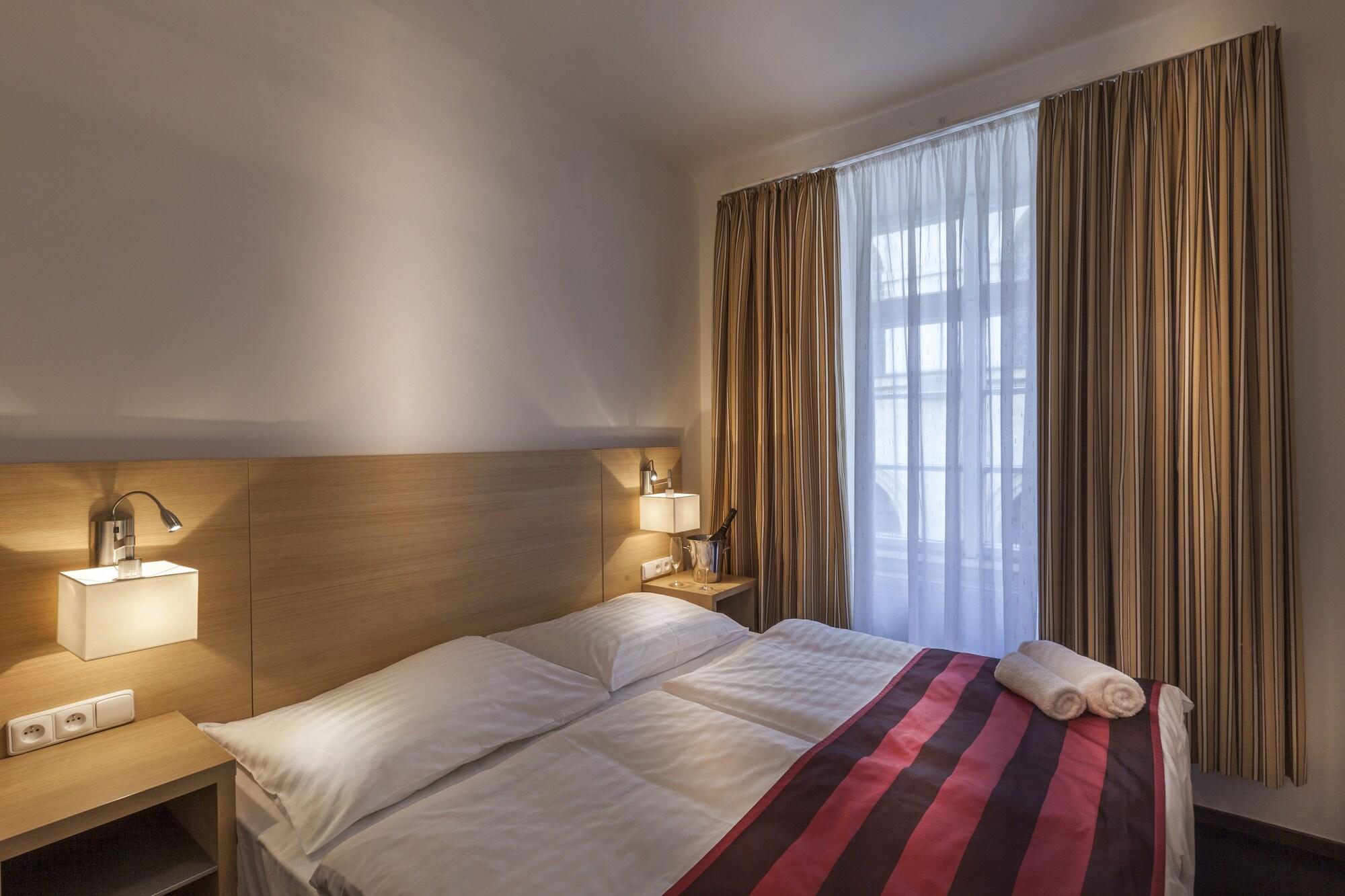 Hotel Little King U Malvaze