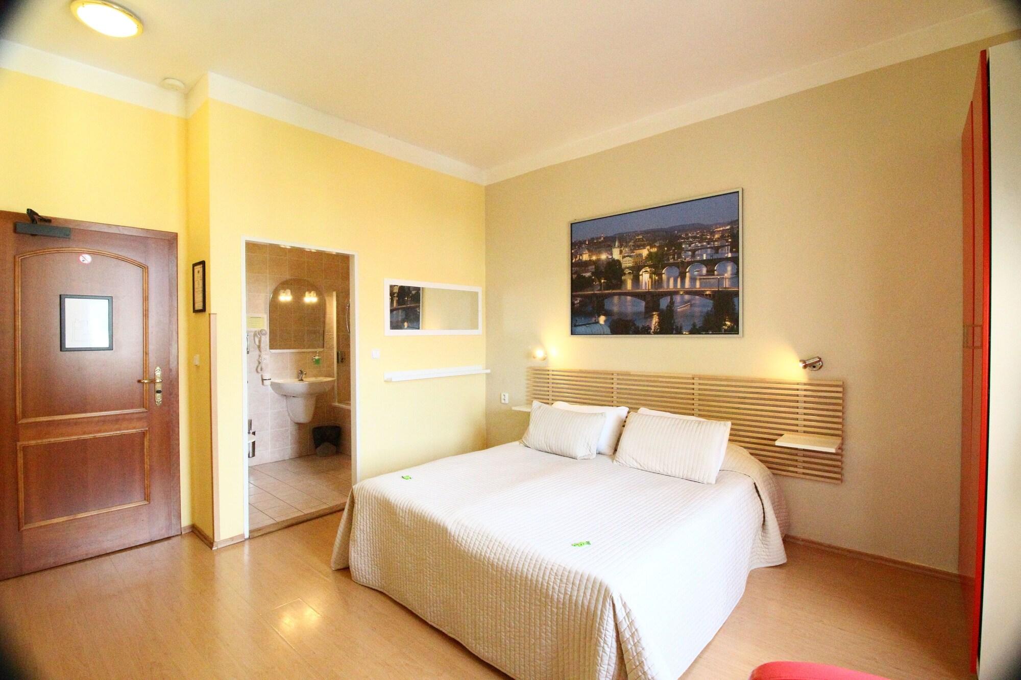 Lounge Crown Hotel