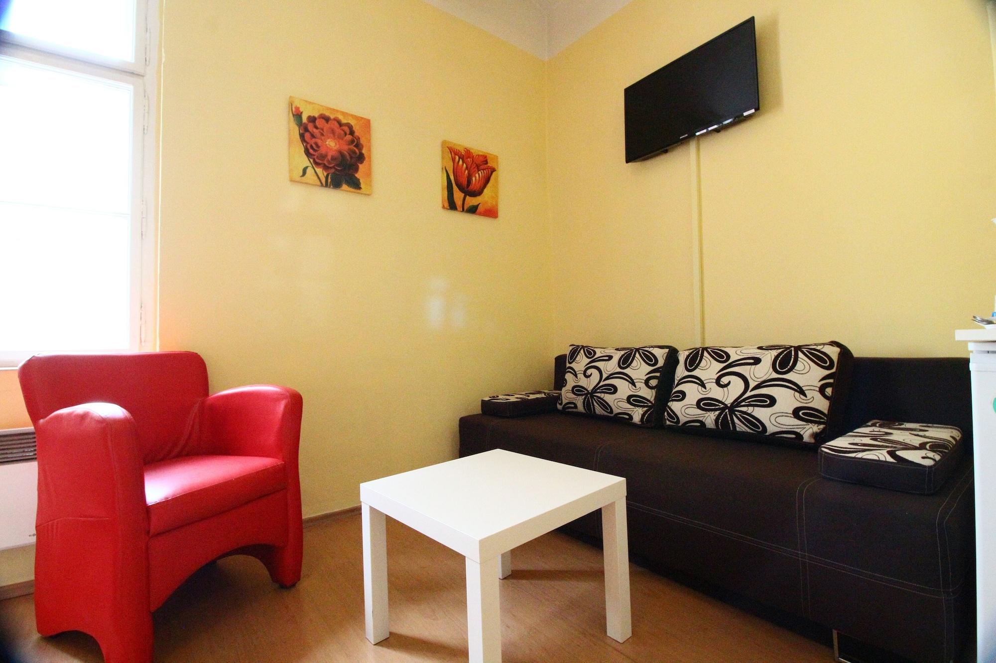Lounge Crown Hotel