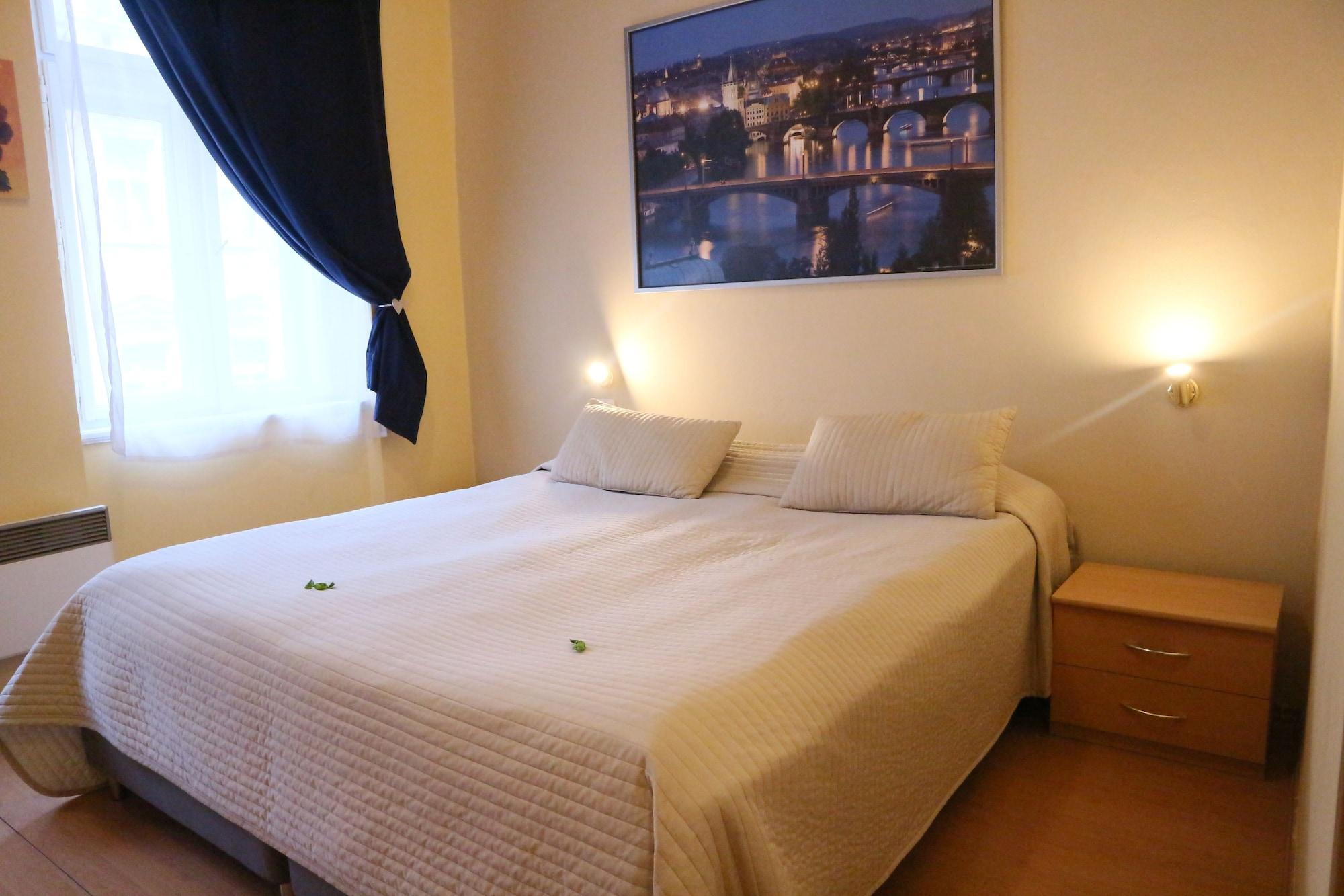 Lounge Crown Hotel
