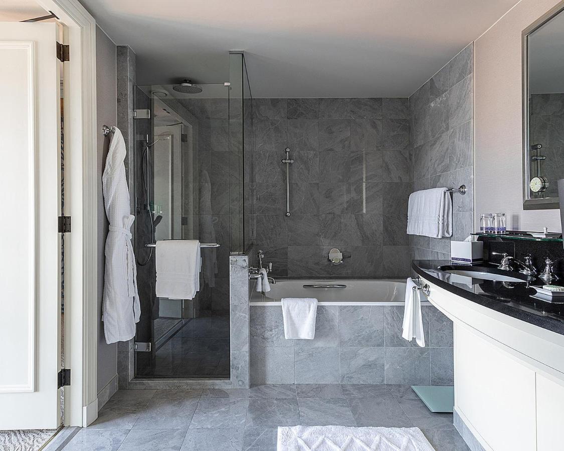 Four Seasons Hotel 5*