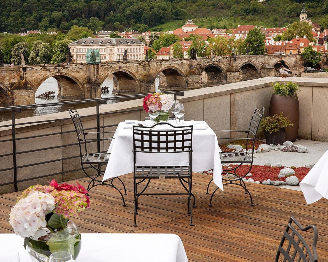 Four Seasons Hotel