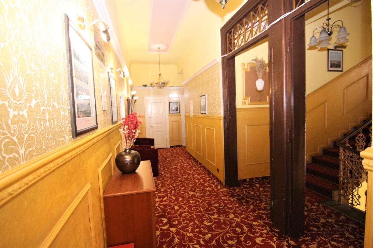 Hotel Old 3*