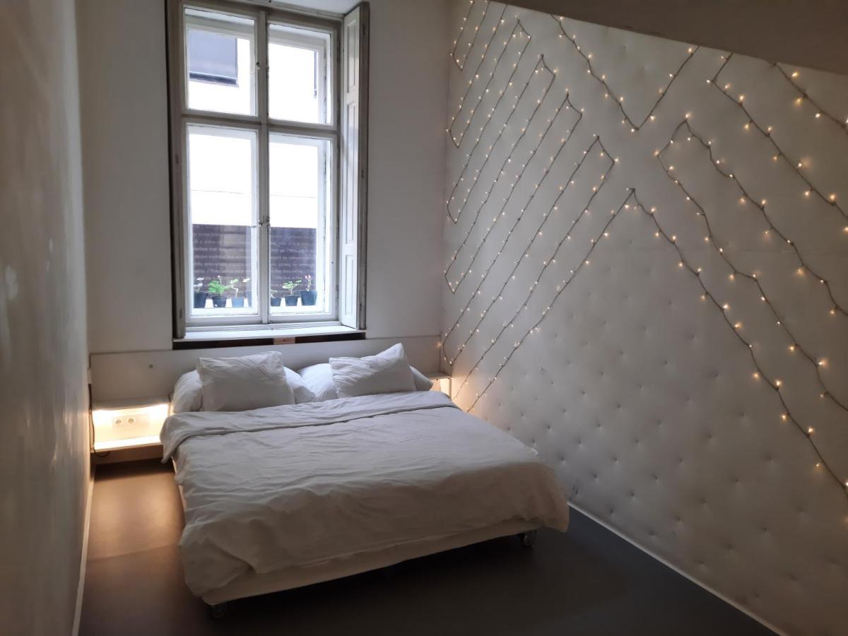 Downtown Minimalistic In Flatshare Pansiyon Prag