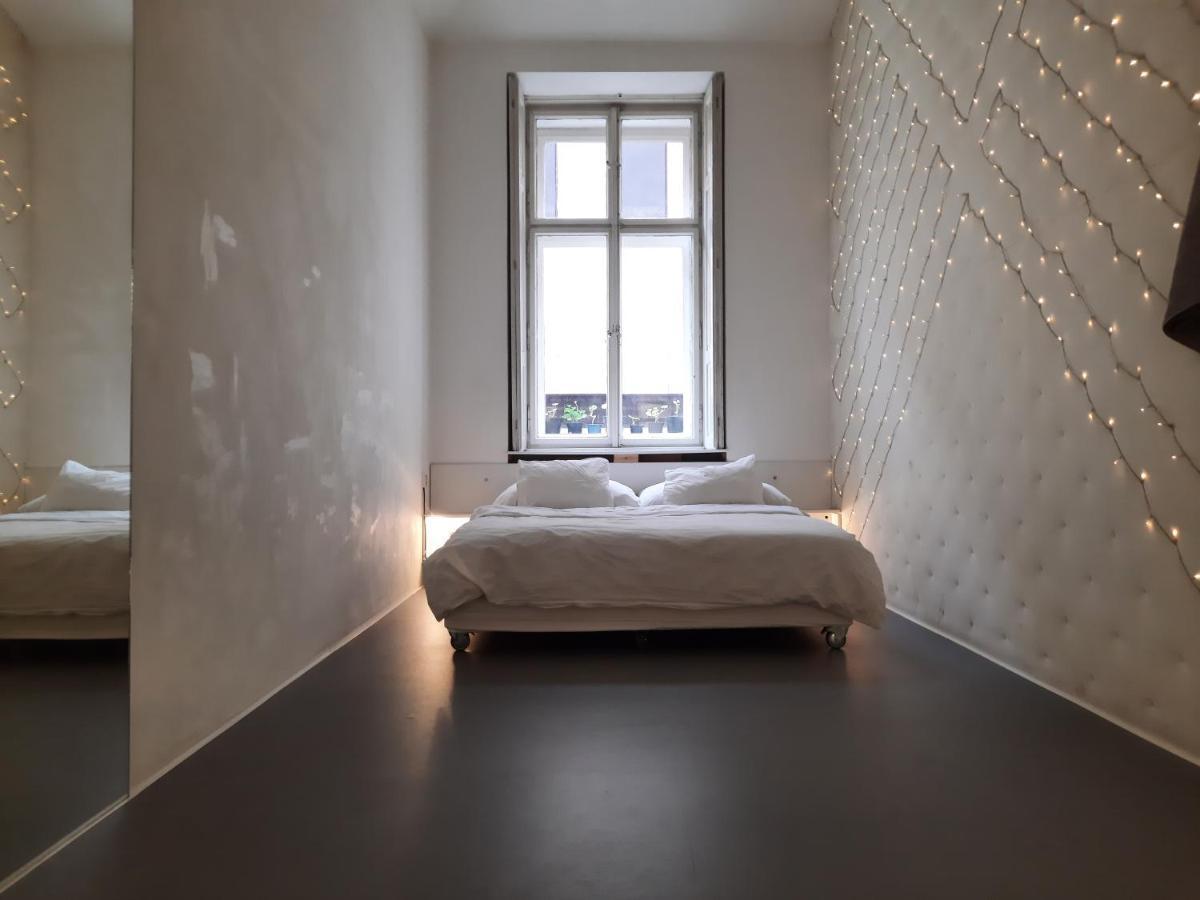 Downtown Minimalistic In Flatshare Pansiyon Prag