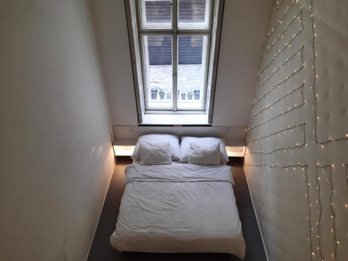 Downtown Minimalistic In Flatshare Pansiyon