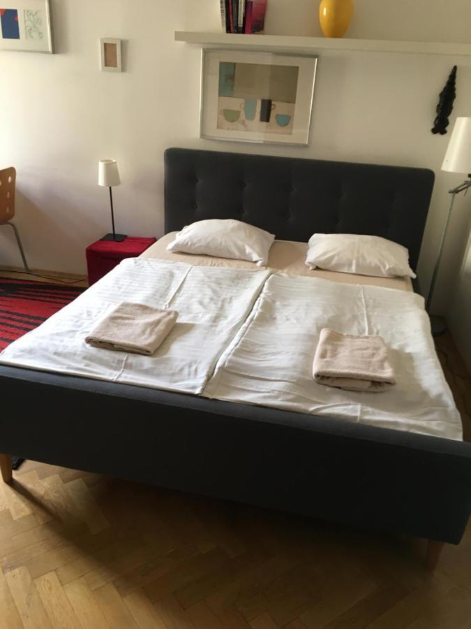 Apartment Cosy Near Florenc In *