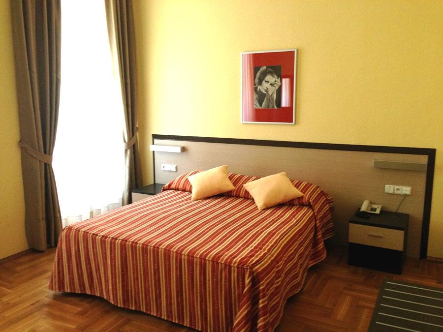 1 Hotel