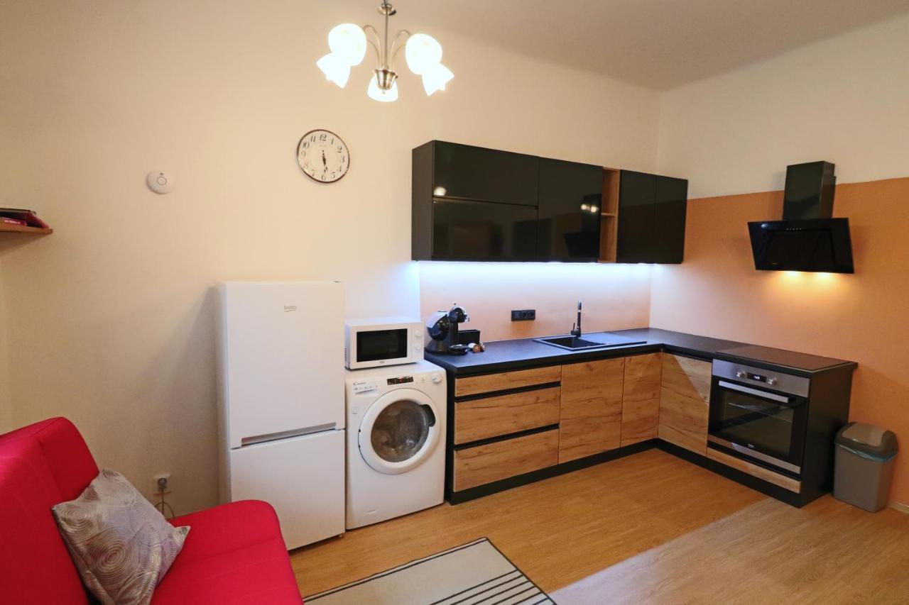 Apartment Relax Strasnice: With Private Infra-sauna ! *