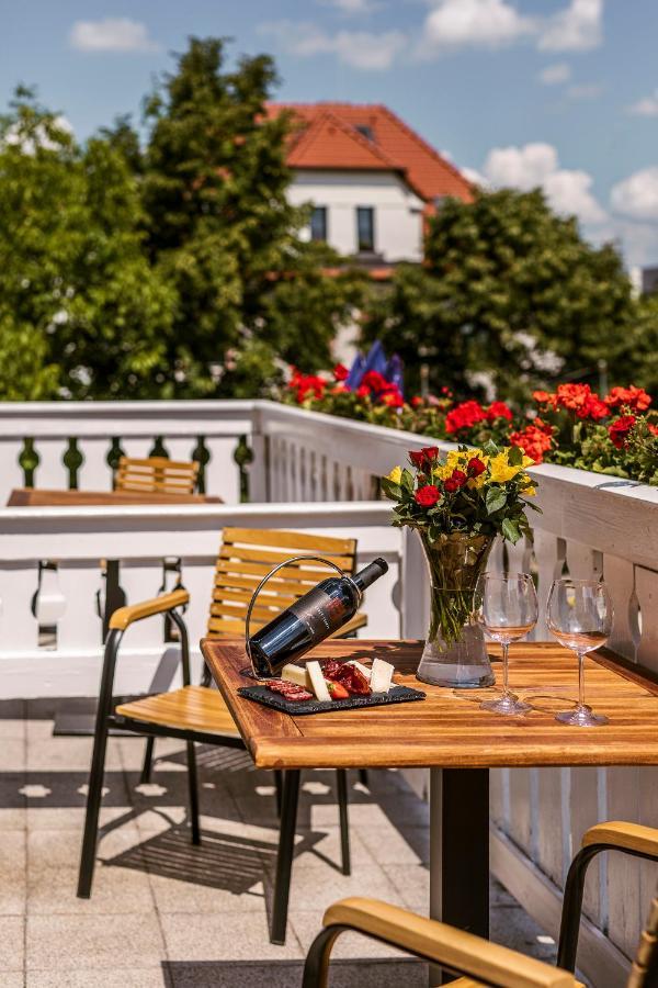 Carl Restaurant & Free Parking Prague