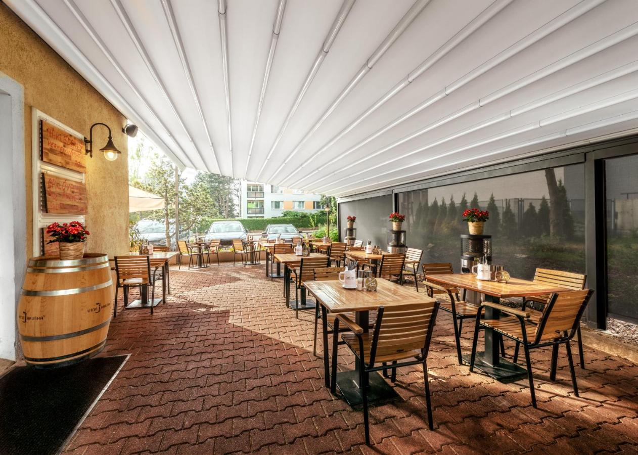 Hotel Carl Restaurant & Free Parking
