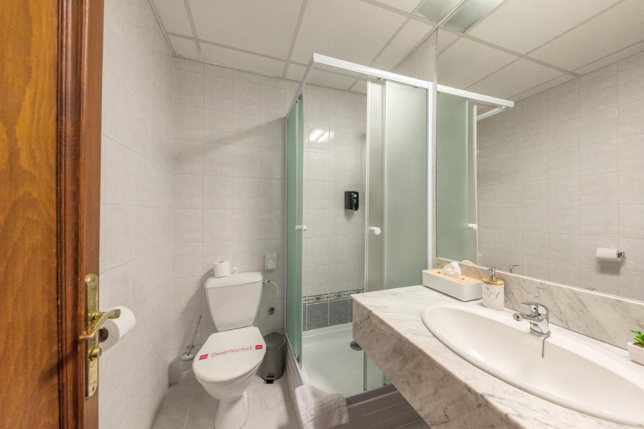 Carl Restaurant & Free Parking 4*