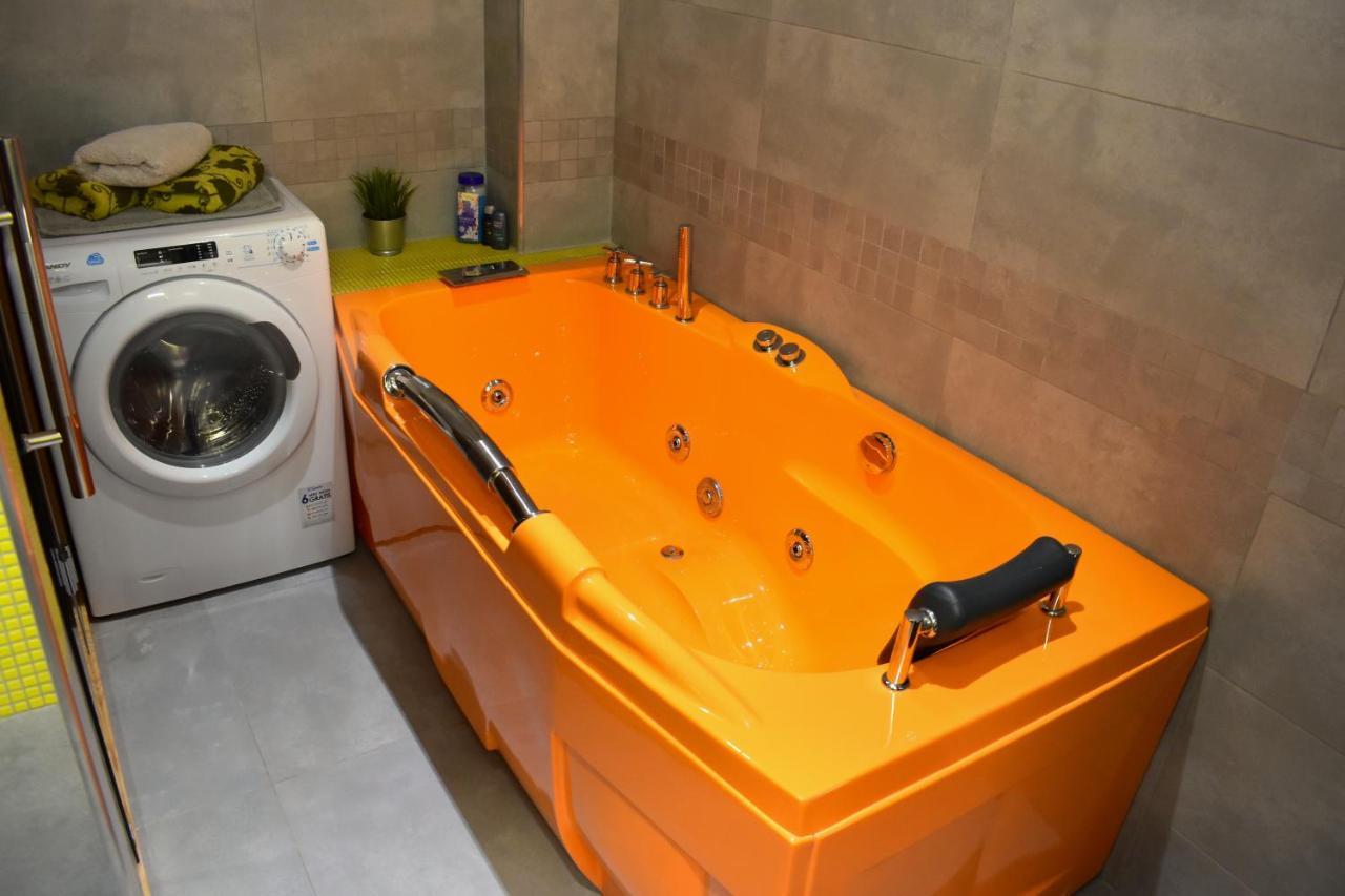 Apartment New Rooftop With Private Wellness, Sauna & Whirlpool Bath