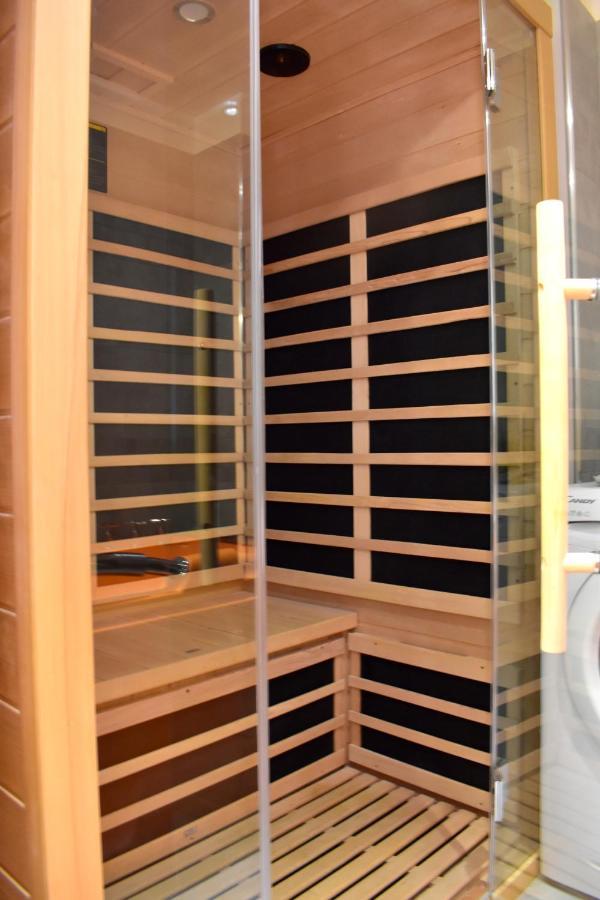 Apartment New Rooftop With Private Wellness, Sauna & Whirlpool Bath *