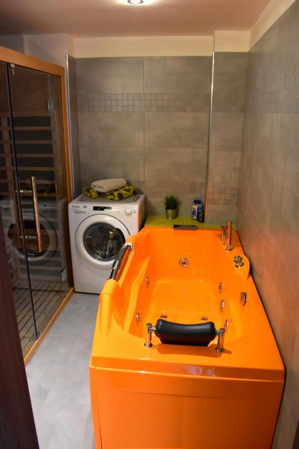 Apartment New Rooftop With Private Wellness, Sauna & Whirlpool Bath *