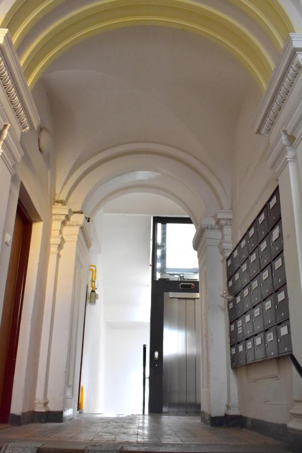 New Rooftop With Private Wellness, Sauna & Whirlpool Bath * Prag