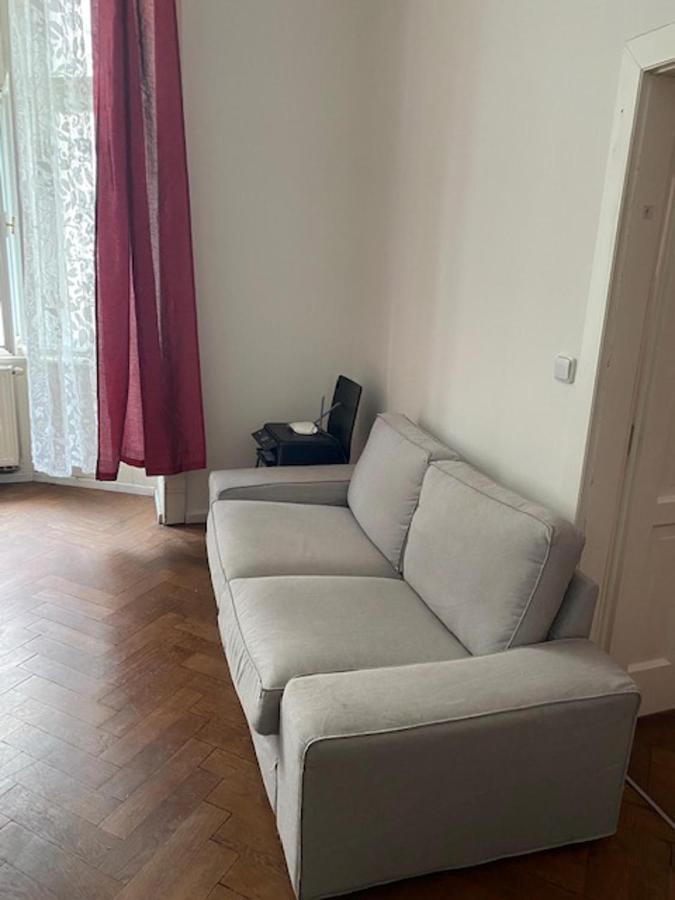 Large 3 Bedroom Family With Balcony Appartement