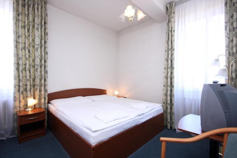 Legie Otel