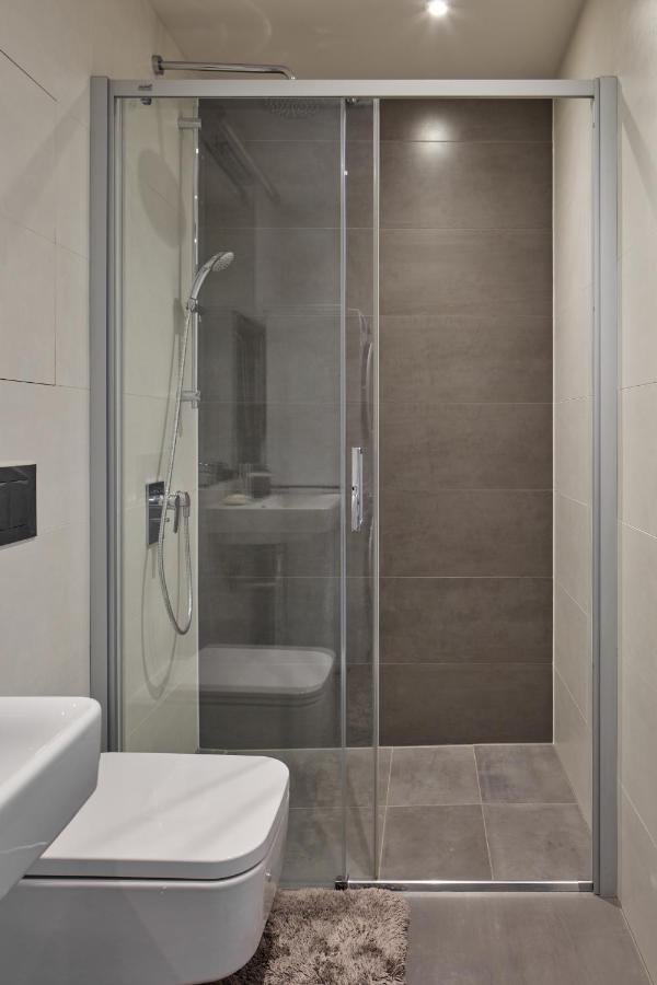 Days - Premium W Stunning Terraces - Easy Access Apartment