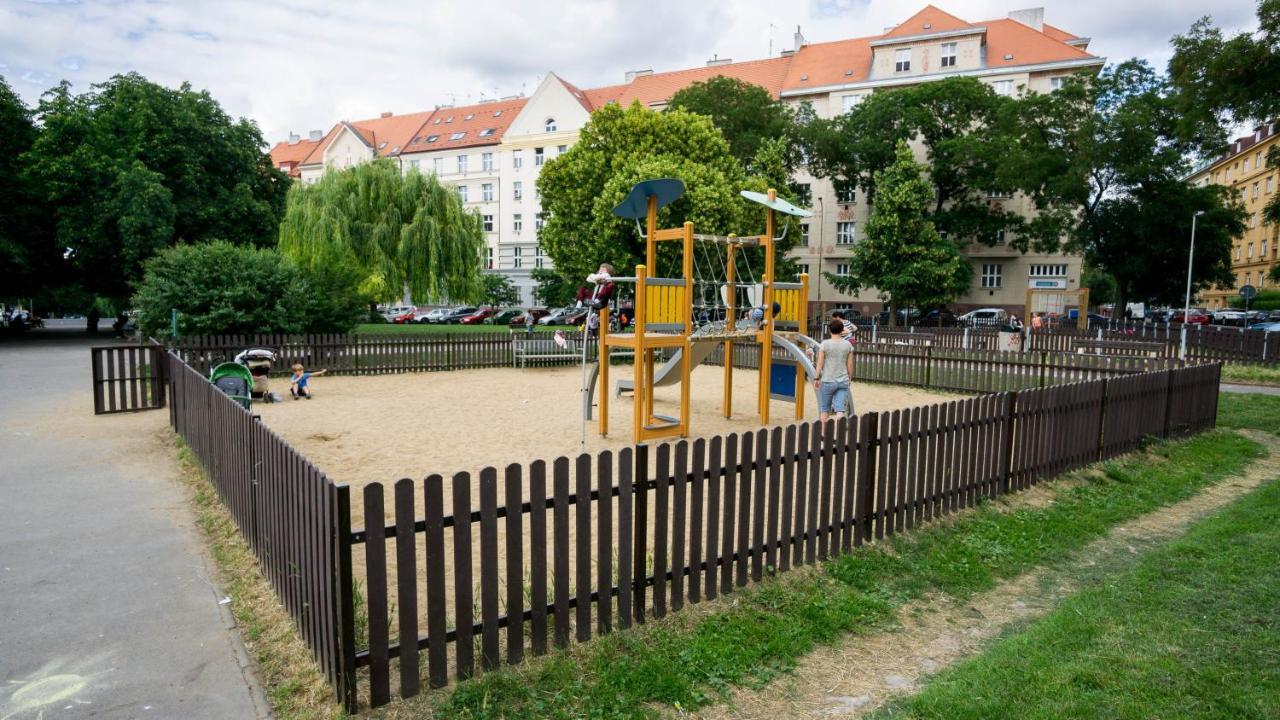 Flying Bed Close To Castle And Airport Daire *