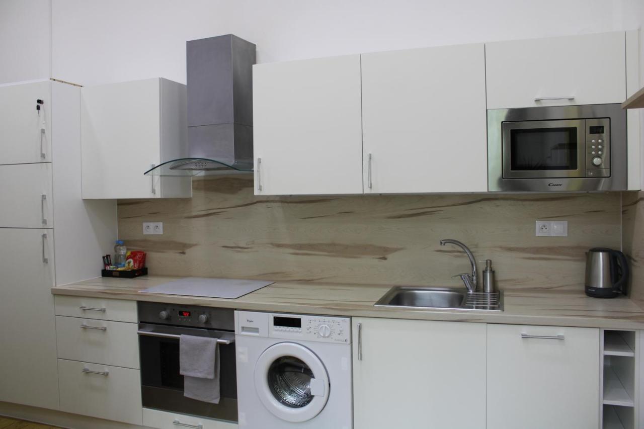 Daire Lyly - Modern Apartment, Free Parking, Near The Metro Prag