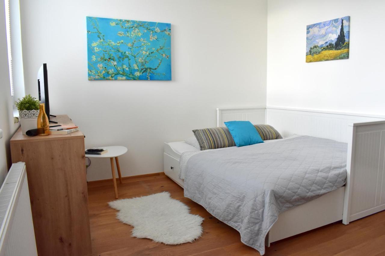 Apartment Airstay Apartment: Grebovka Prague