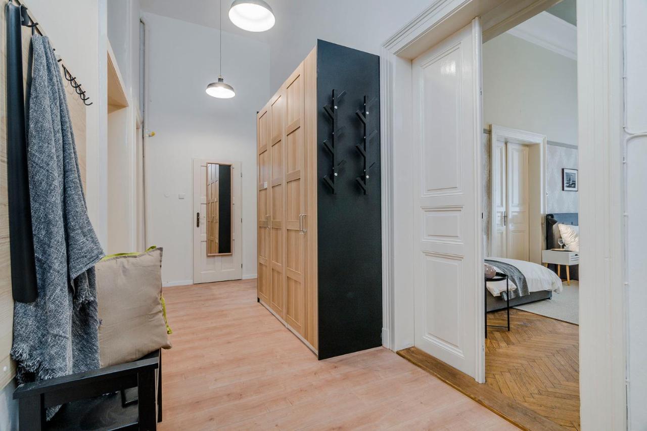 Modern And Huge Apts In Center By Michal&friends Apartment