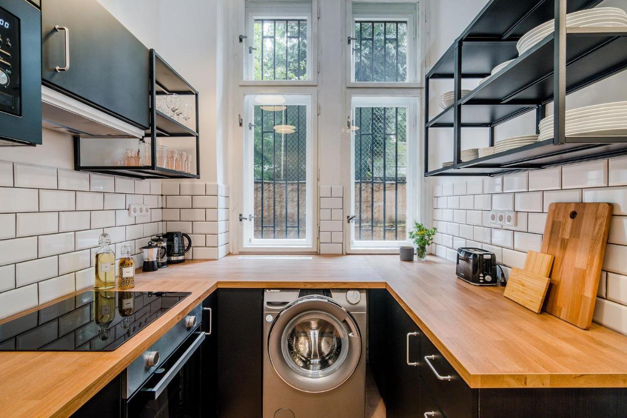 Modern And Huge Apts In Center By Michal&friends Daire Prag