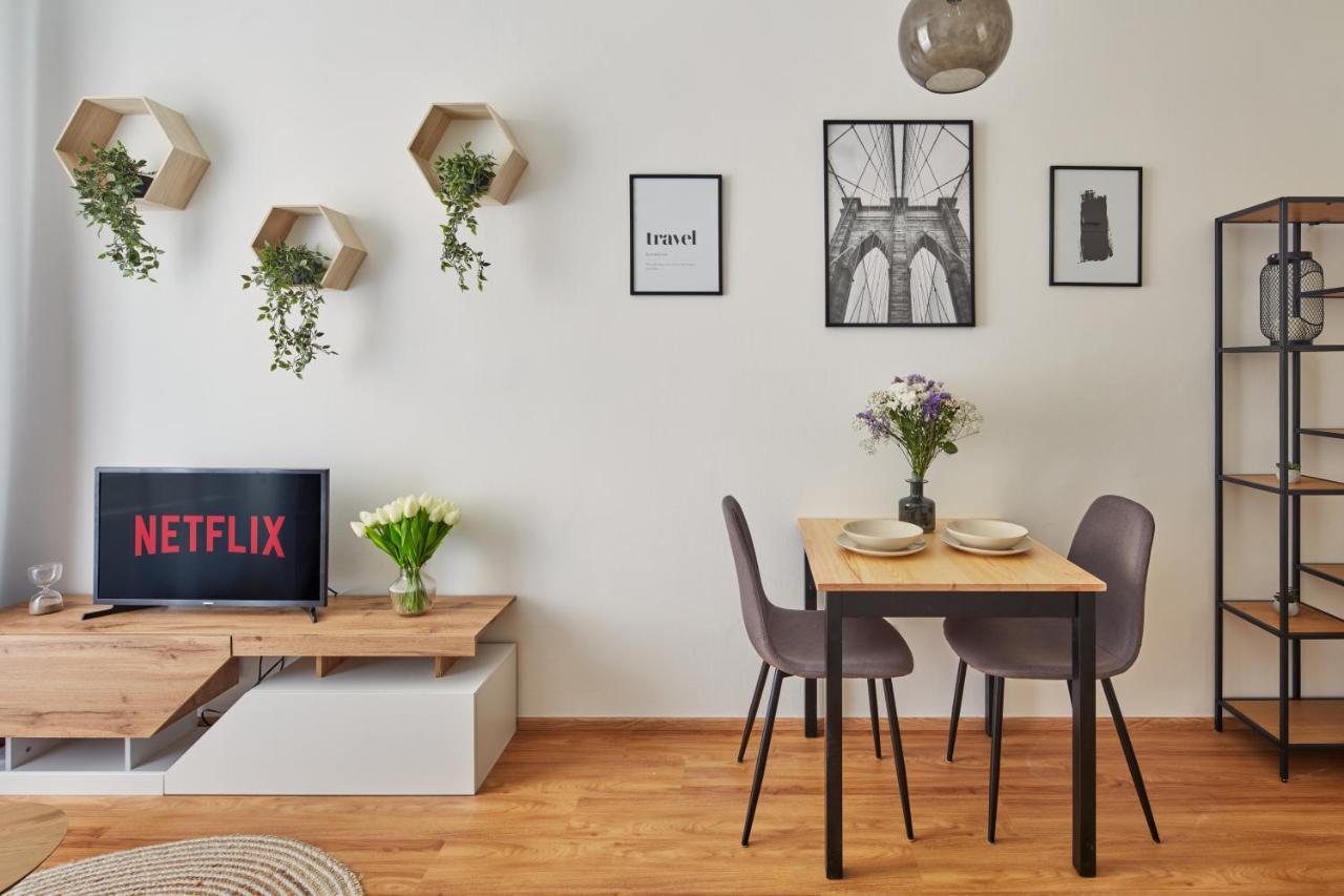 Days - Modern W Easy Access Apartment Prague