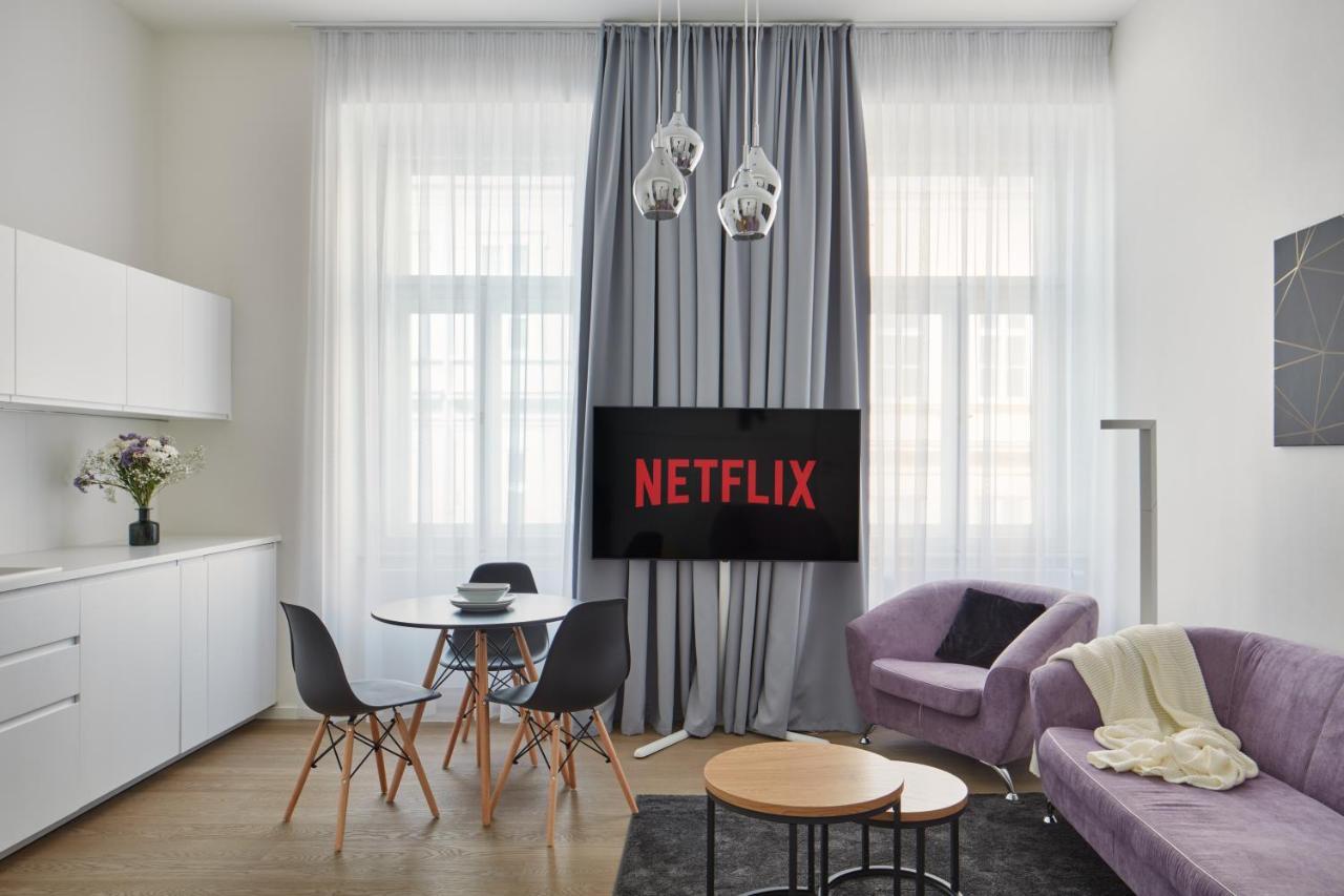 Apartment Minimalist In Lesser Town By Days