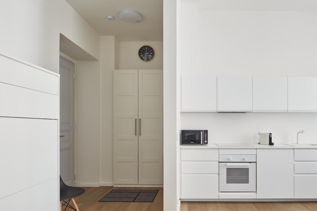 Apartment Minimalist In Lesser Town By Days *