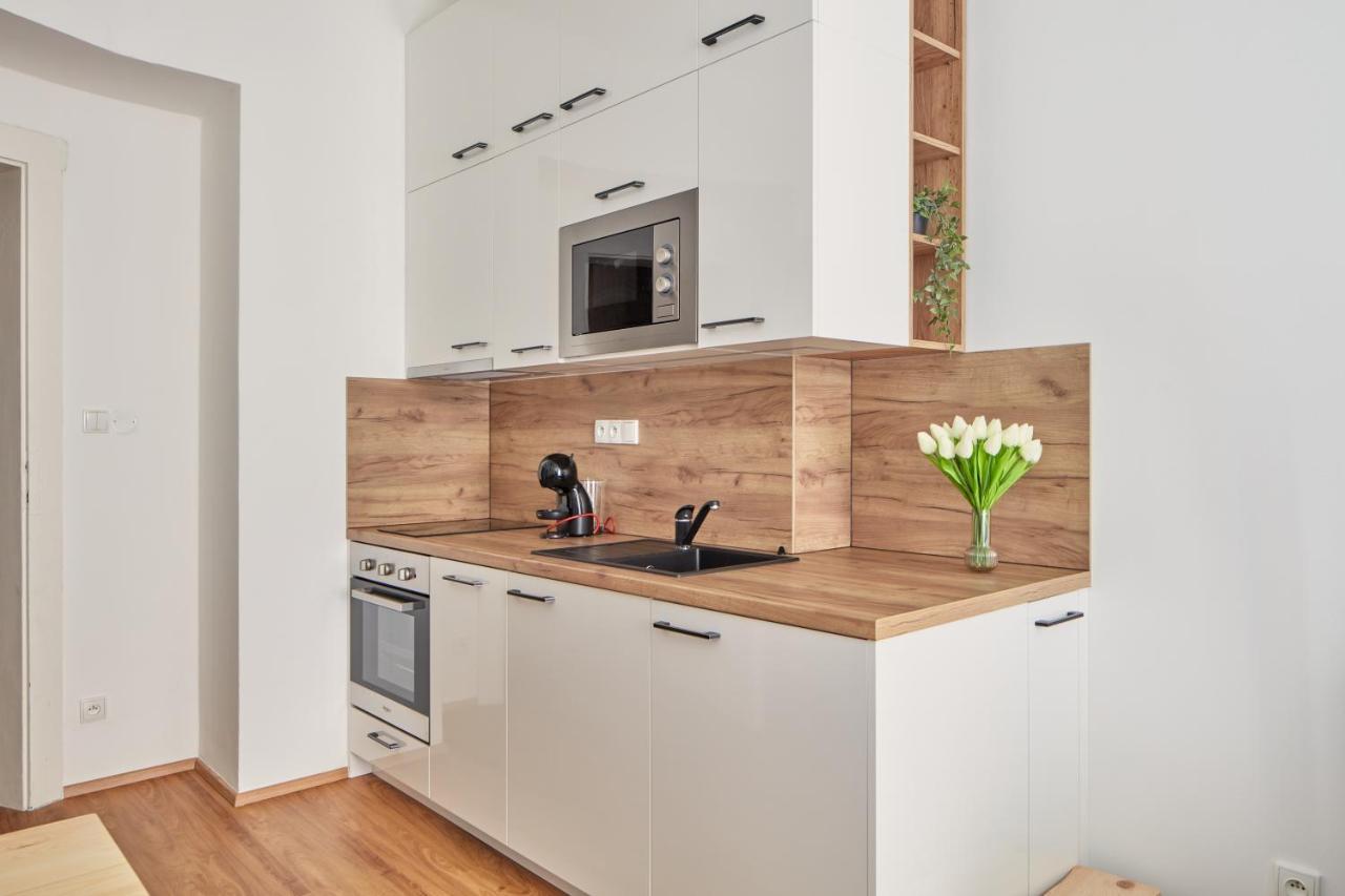 Days - Modern W Easy Access Prague