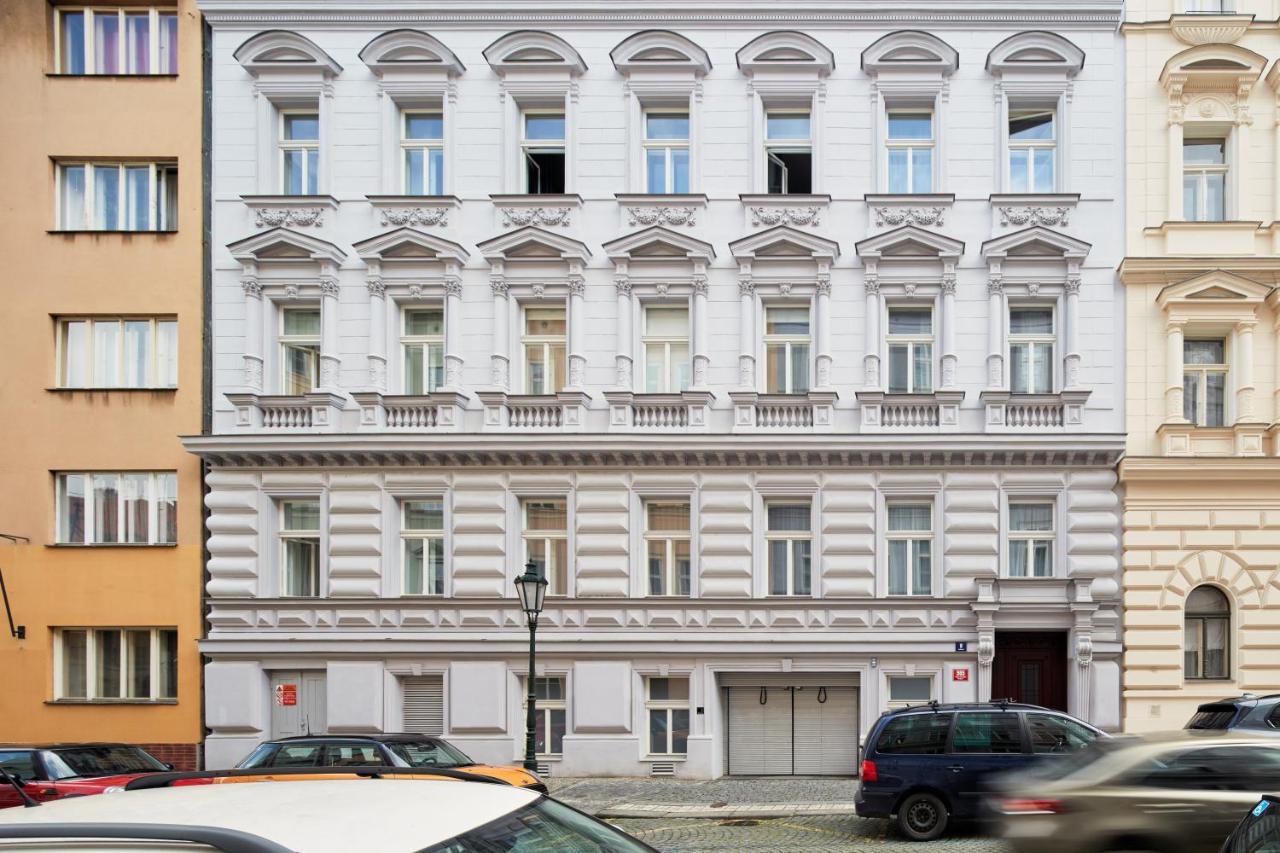 Apartment Minimalist In Lesser Town By Days Prague