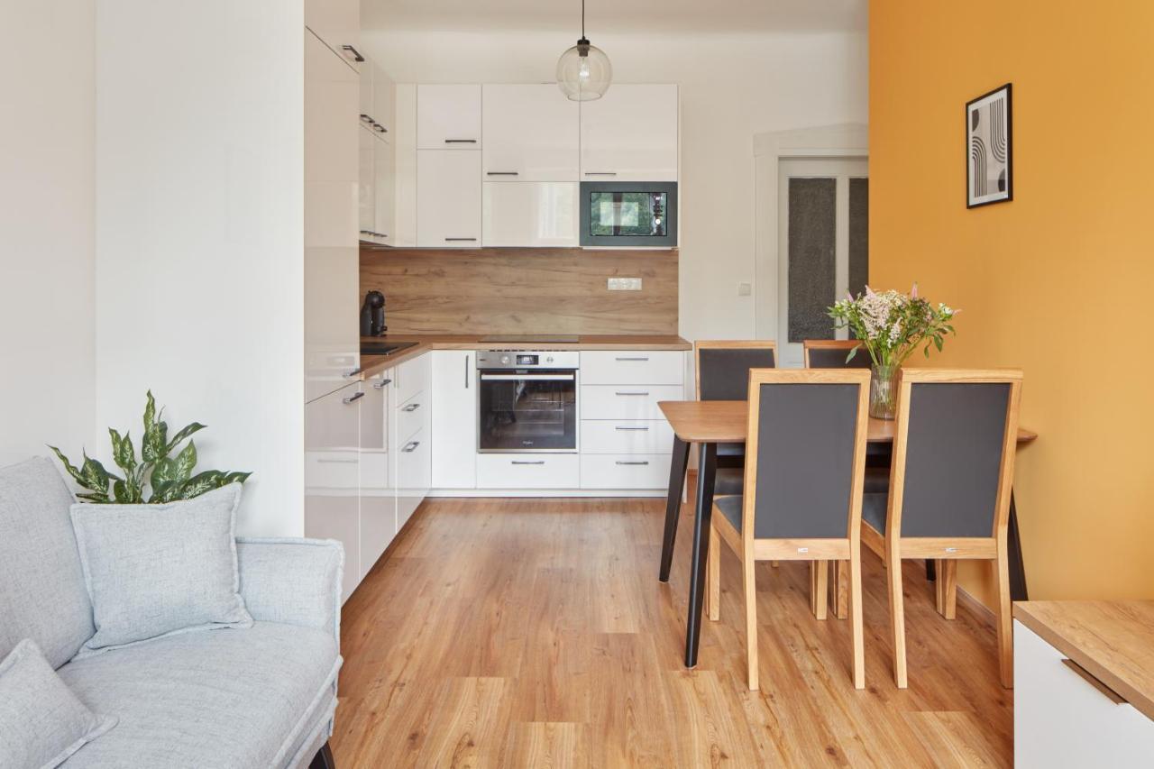 Days - Modern W Easy Access Prague